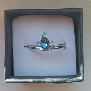Gorgeous Pear Shaped Blue Topaz CZ Diamond Ring (Size 7)